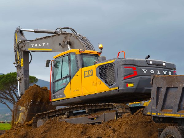 Babcock Africa, Media, RCE Earthmoving & Civils puts Volvo EC220 productivity to work