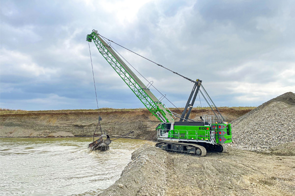 VERSATILE IN OPERATION AND EASY TRANSPORT