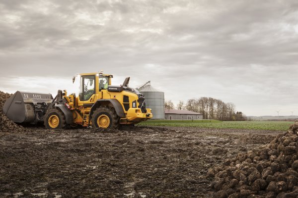 Quiet low-emission engine