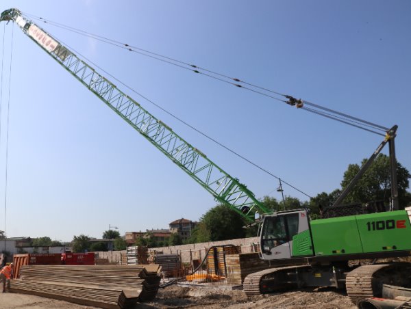 1100G Crawler Crane